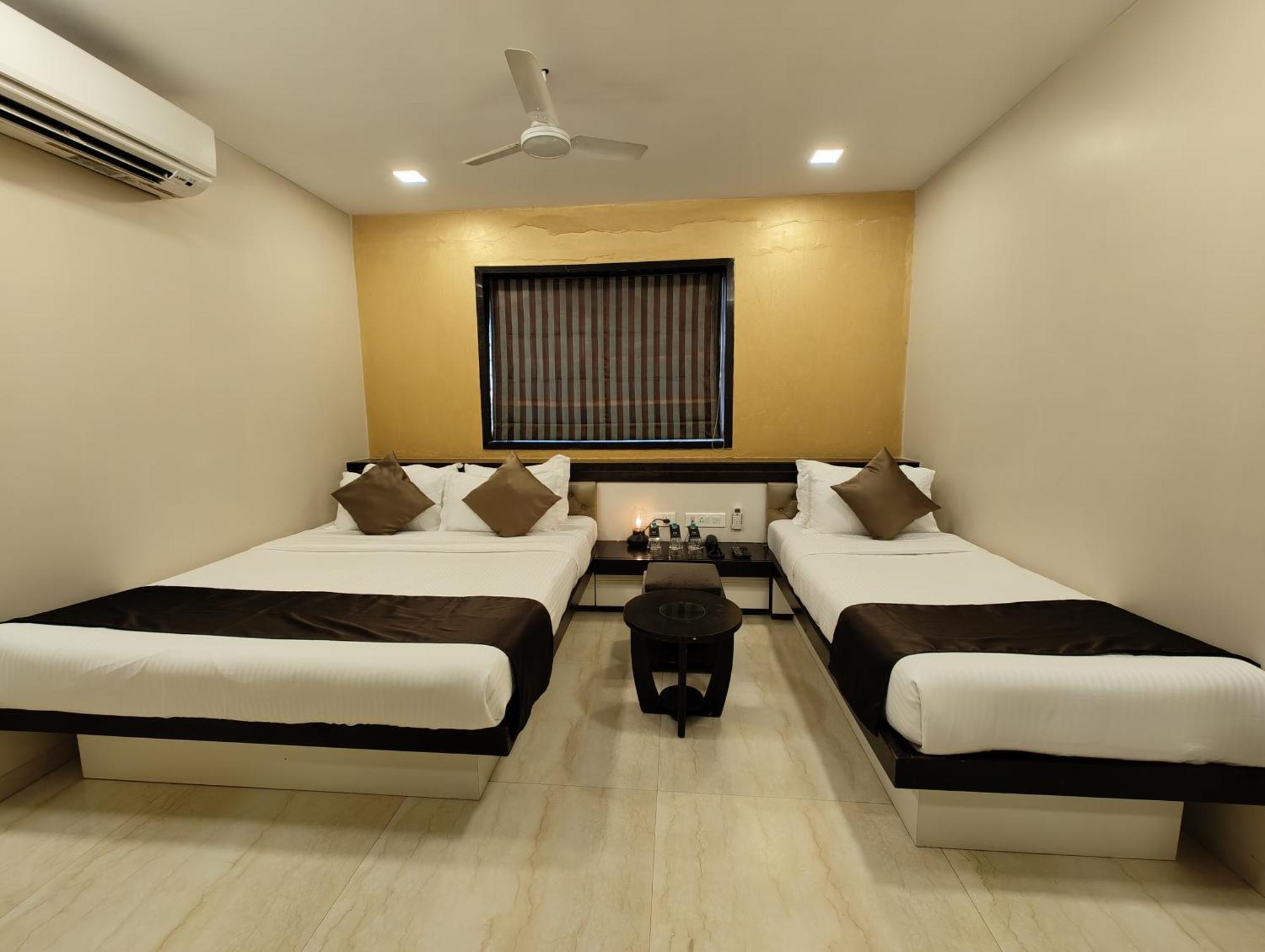 The Majlis Hotel - Colaba מומביי מראה חיצוני תמונה