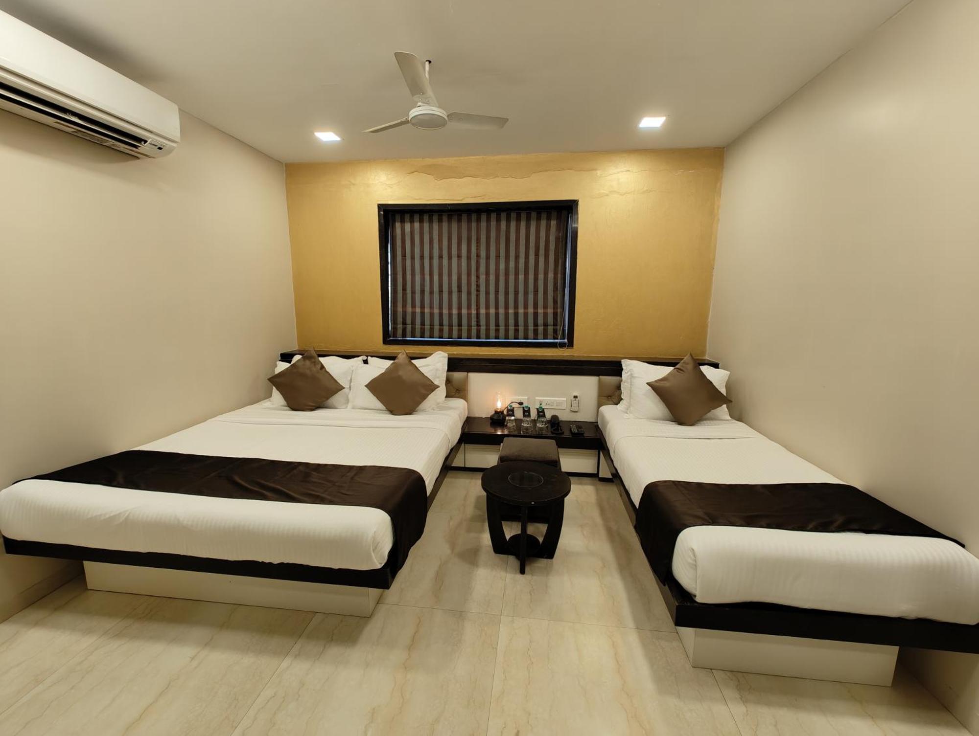 The Majlis Hotel - Colaba מומביי מראה חיצוני תמונה