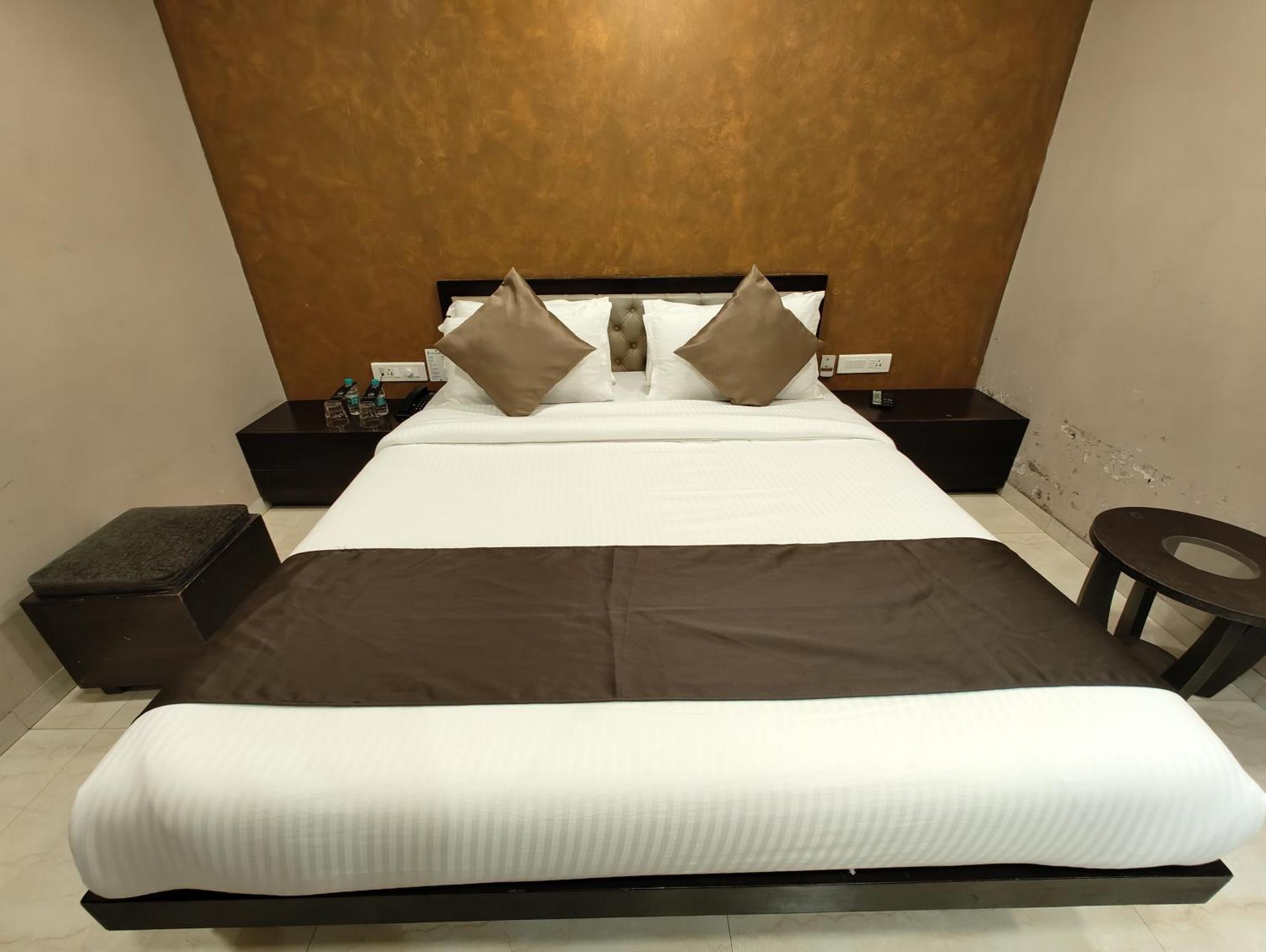 The Majlis Hotel - Colaba מומביי מראה חיצוני תמונה