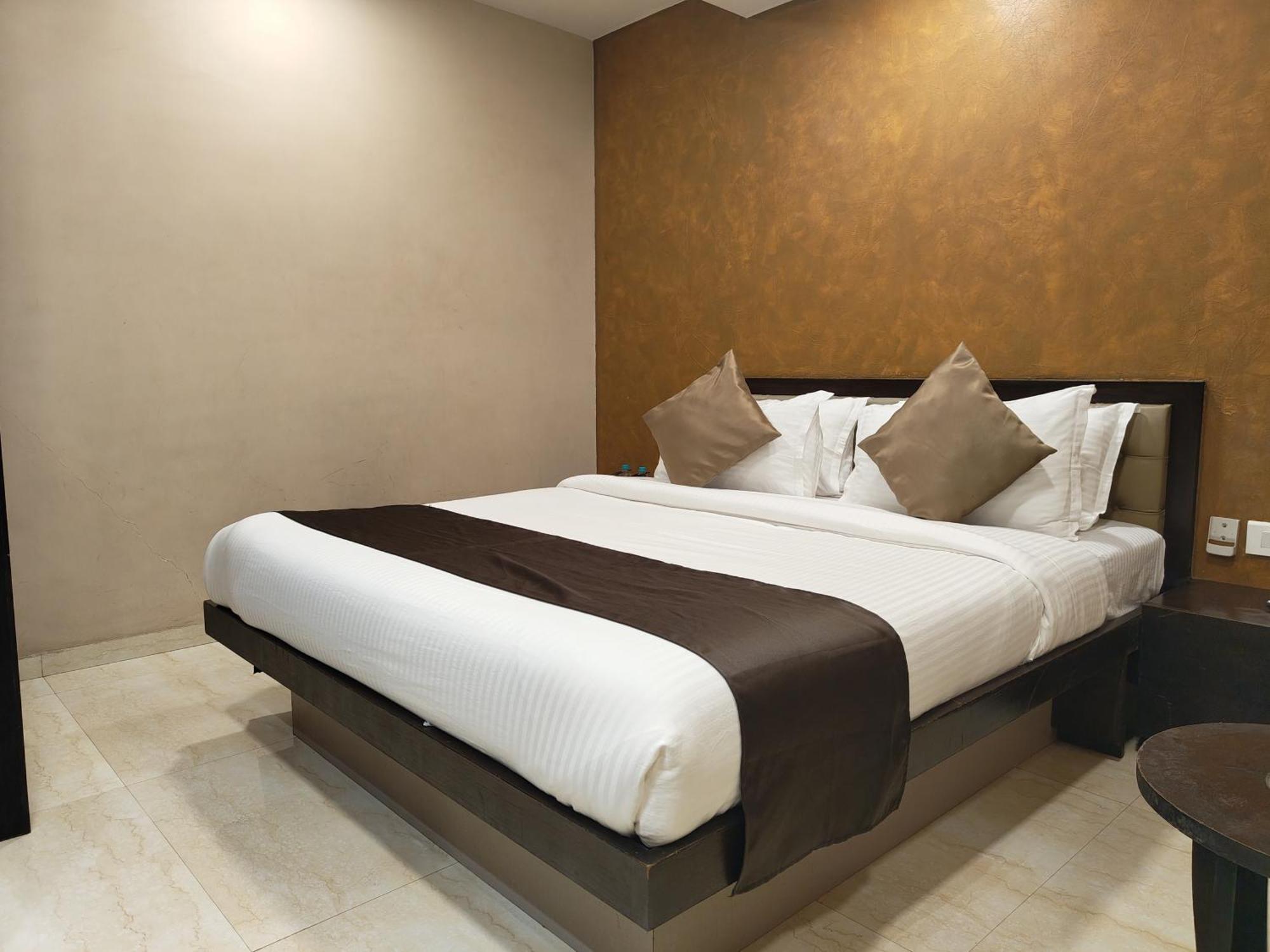 The Majlis Hotel - Colaba מומביי מראה חיצוני תמונה