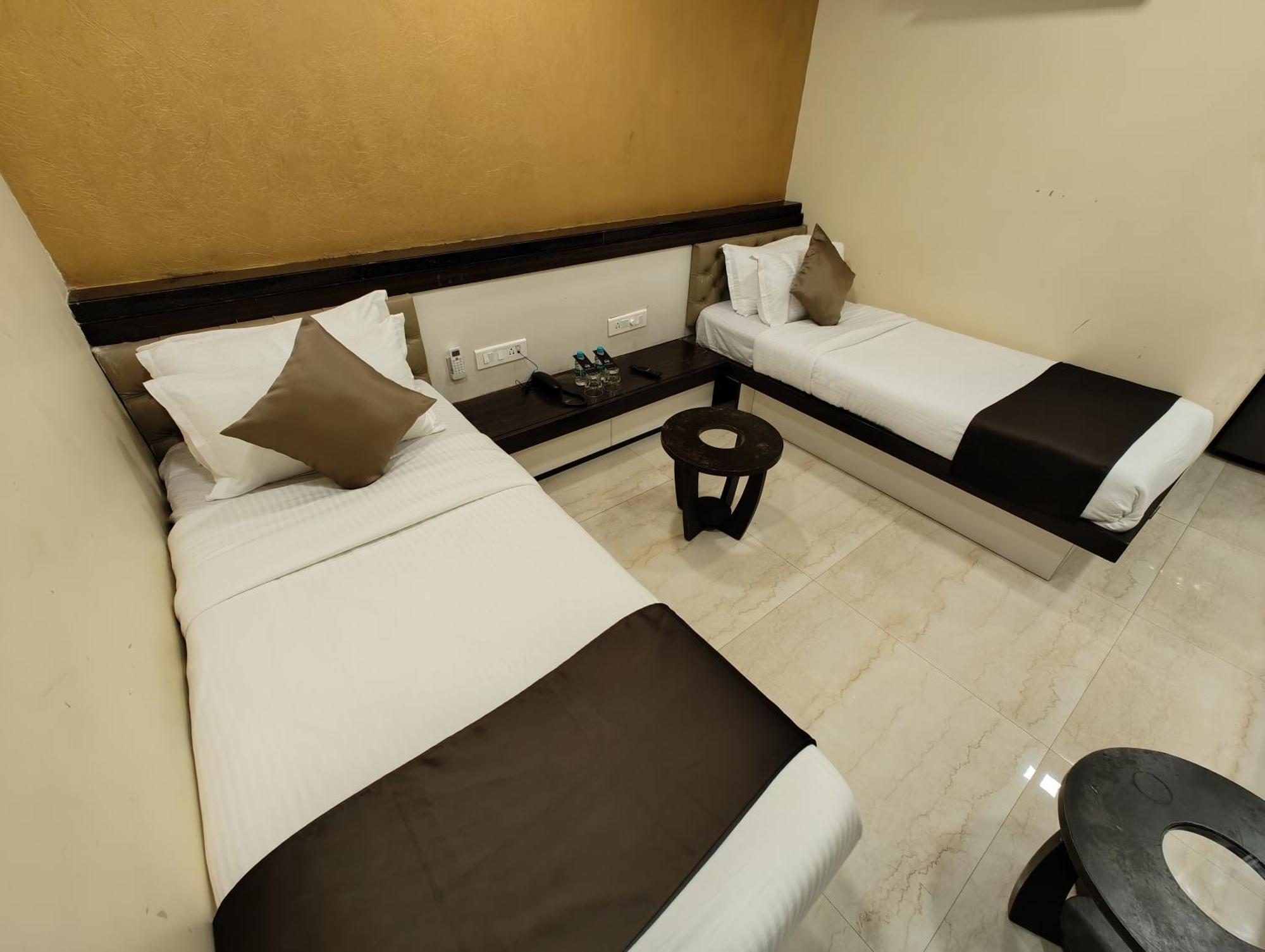 The Majlis Hotel - Colaba מומביי מראה חיצוני תמונה