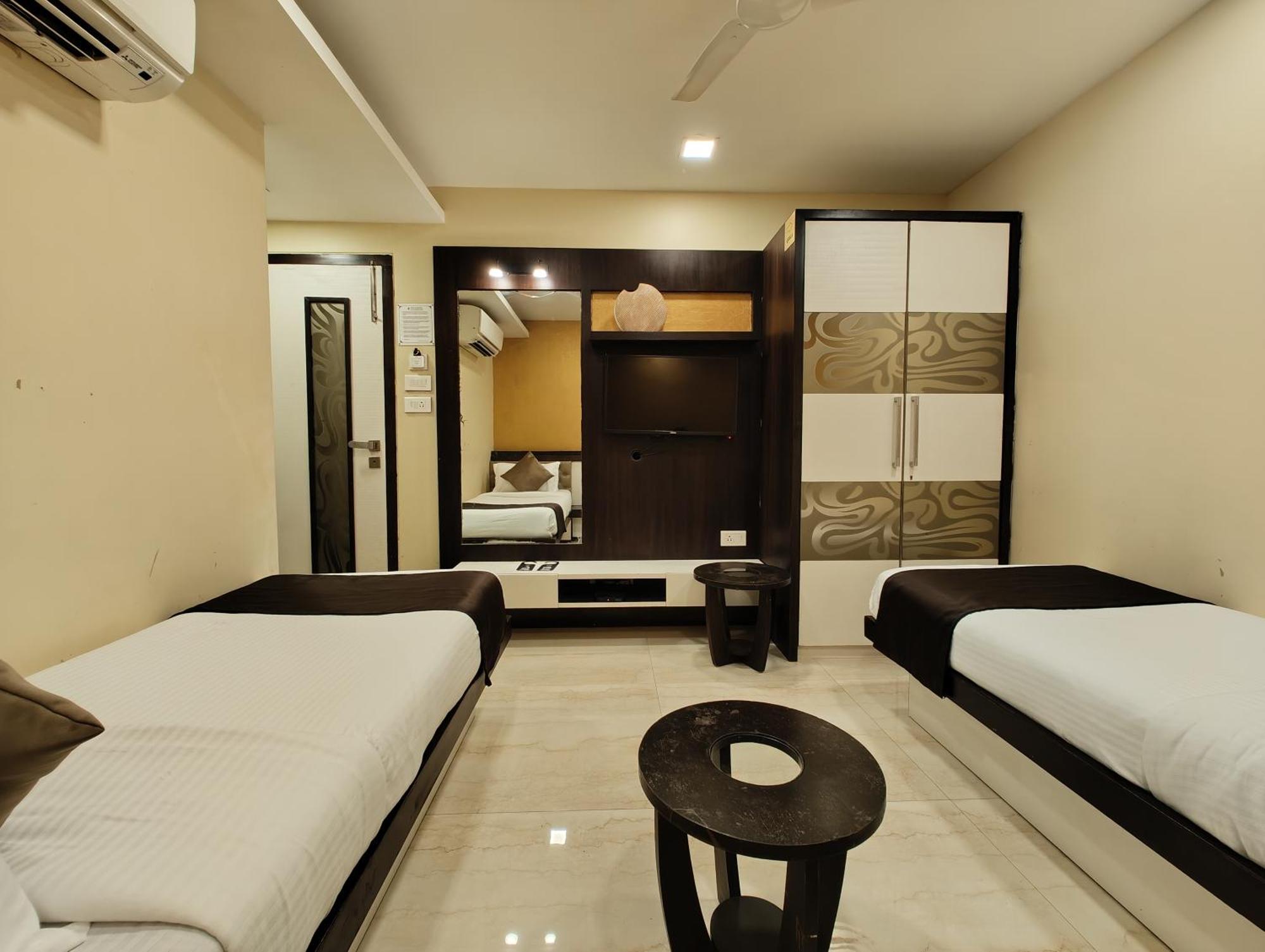 The Majlis Hotel - Colaba מומביי מראה חיצוני תמונה