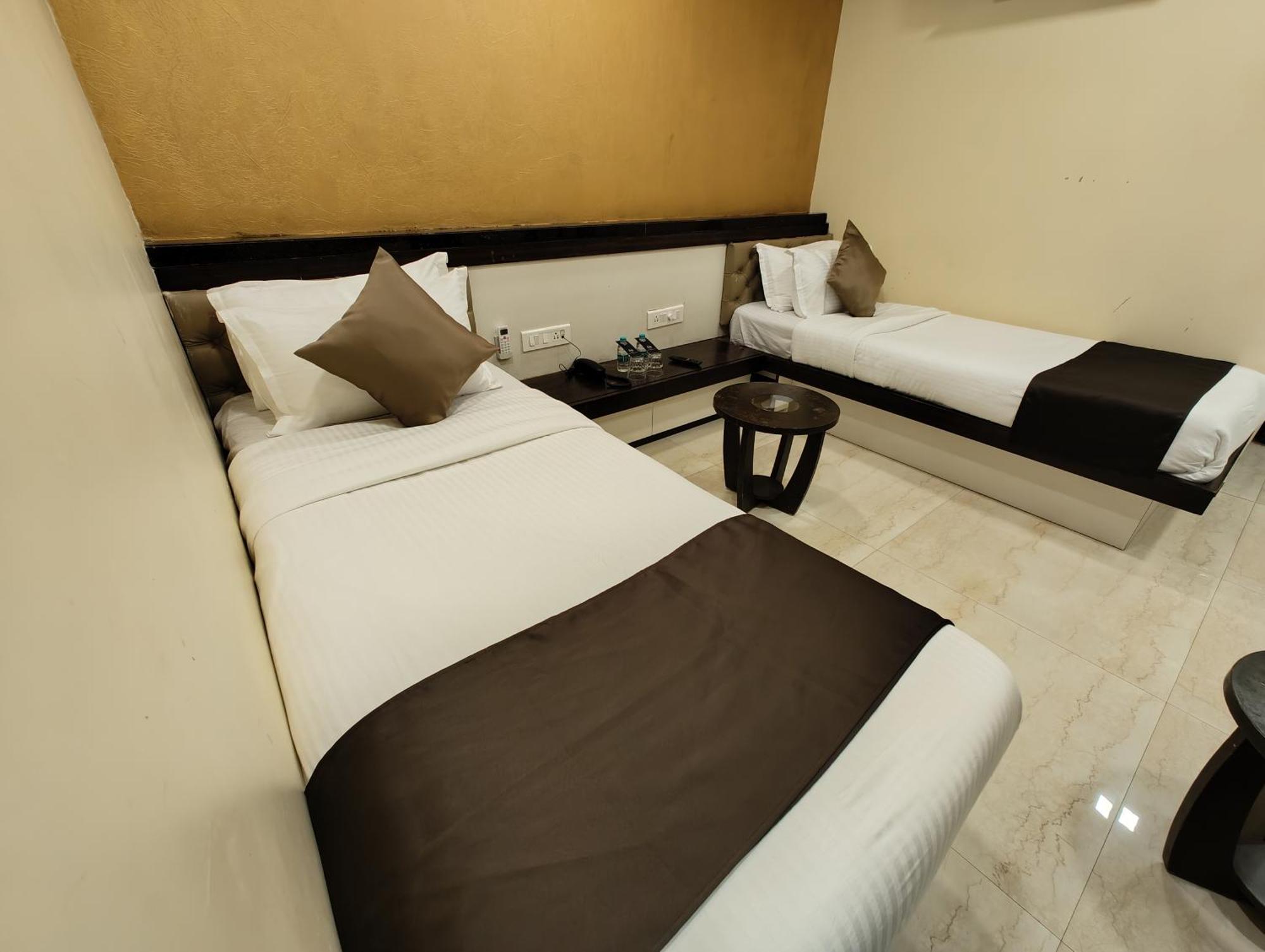 The Majlis Hotel - Colaba מומביי מראה חיצוני תמונה