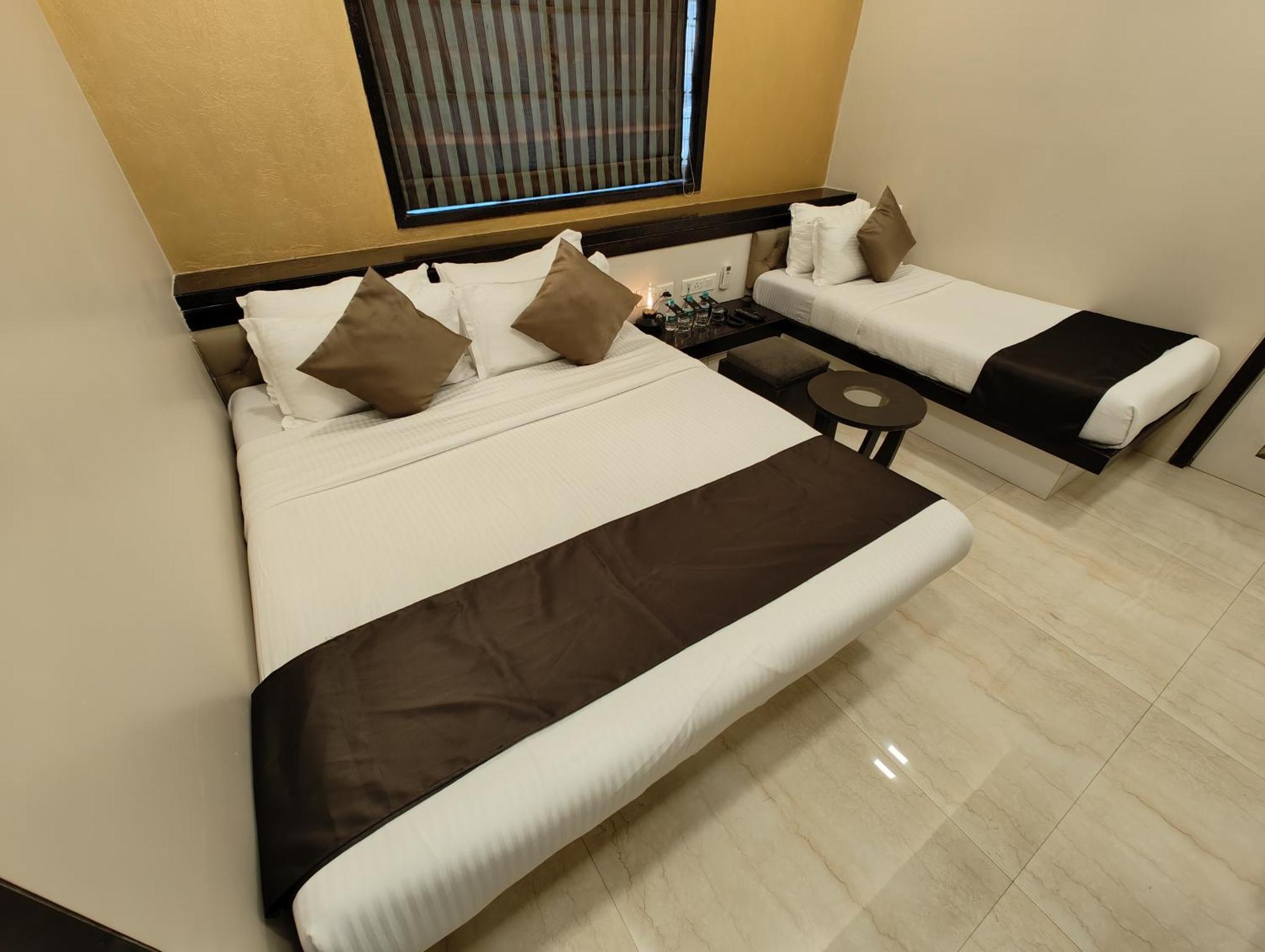 The Majlis Hotel - Colaba מומביי מראה חיצוני תמונה