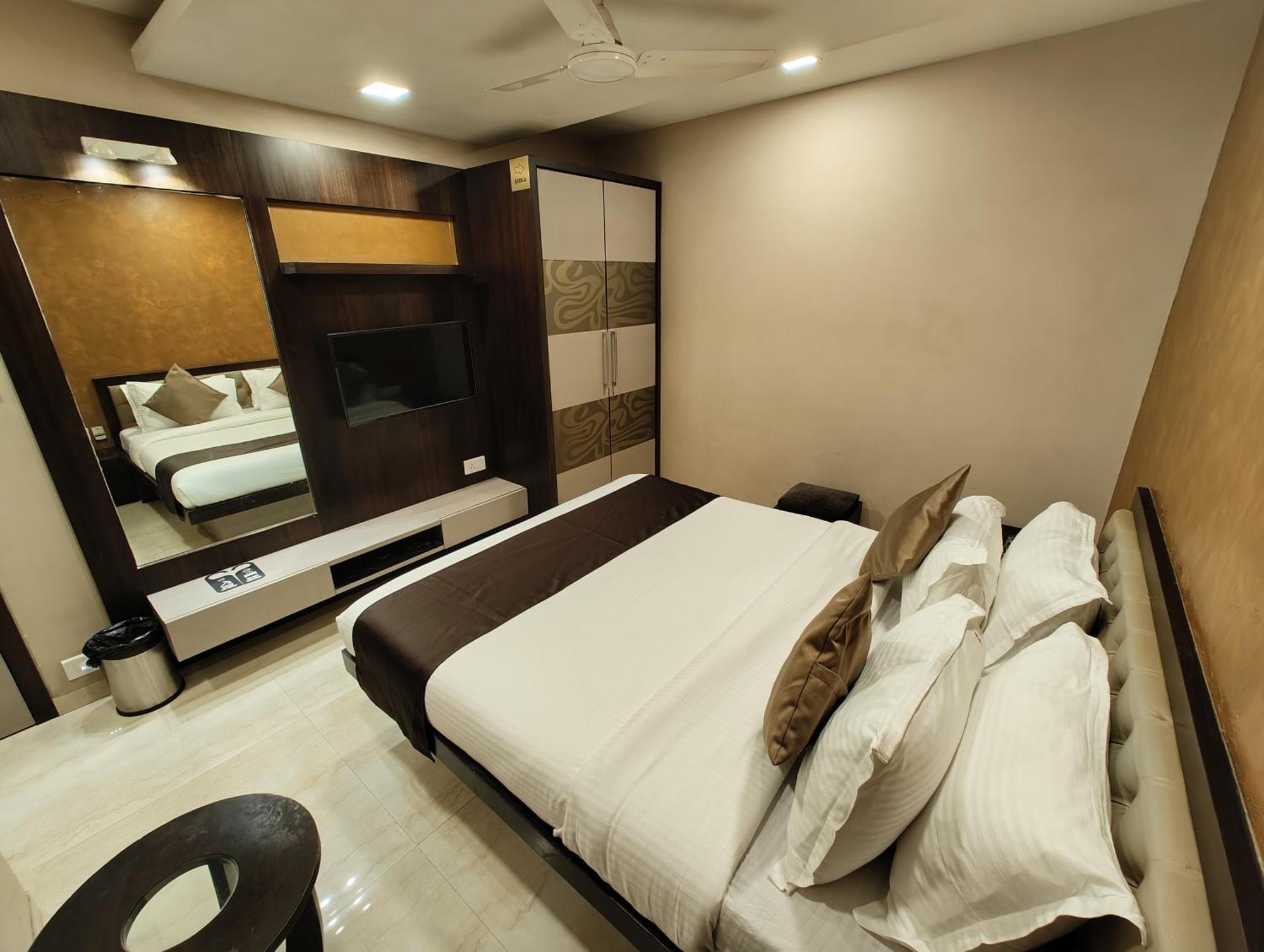 The Majlis Hotel - Colaba מומביי מראה חיצוני תמונה