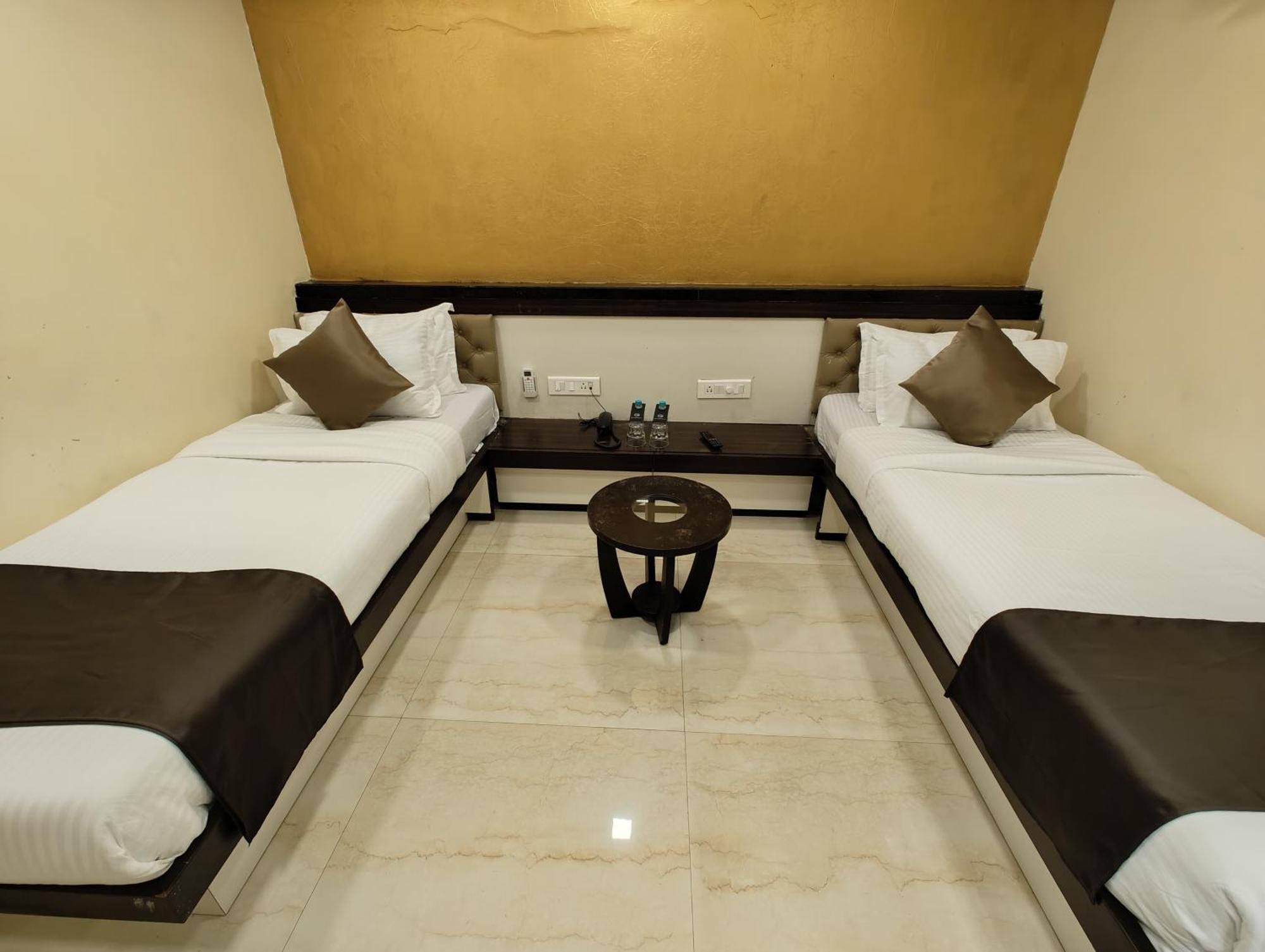 The Majlis Hotel - Colaba מומביי מראה חיצוני תמונה