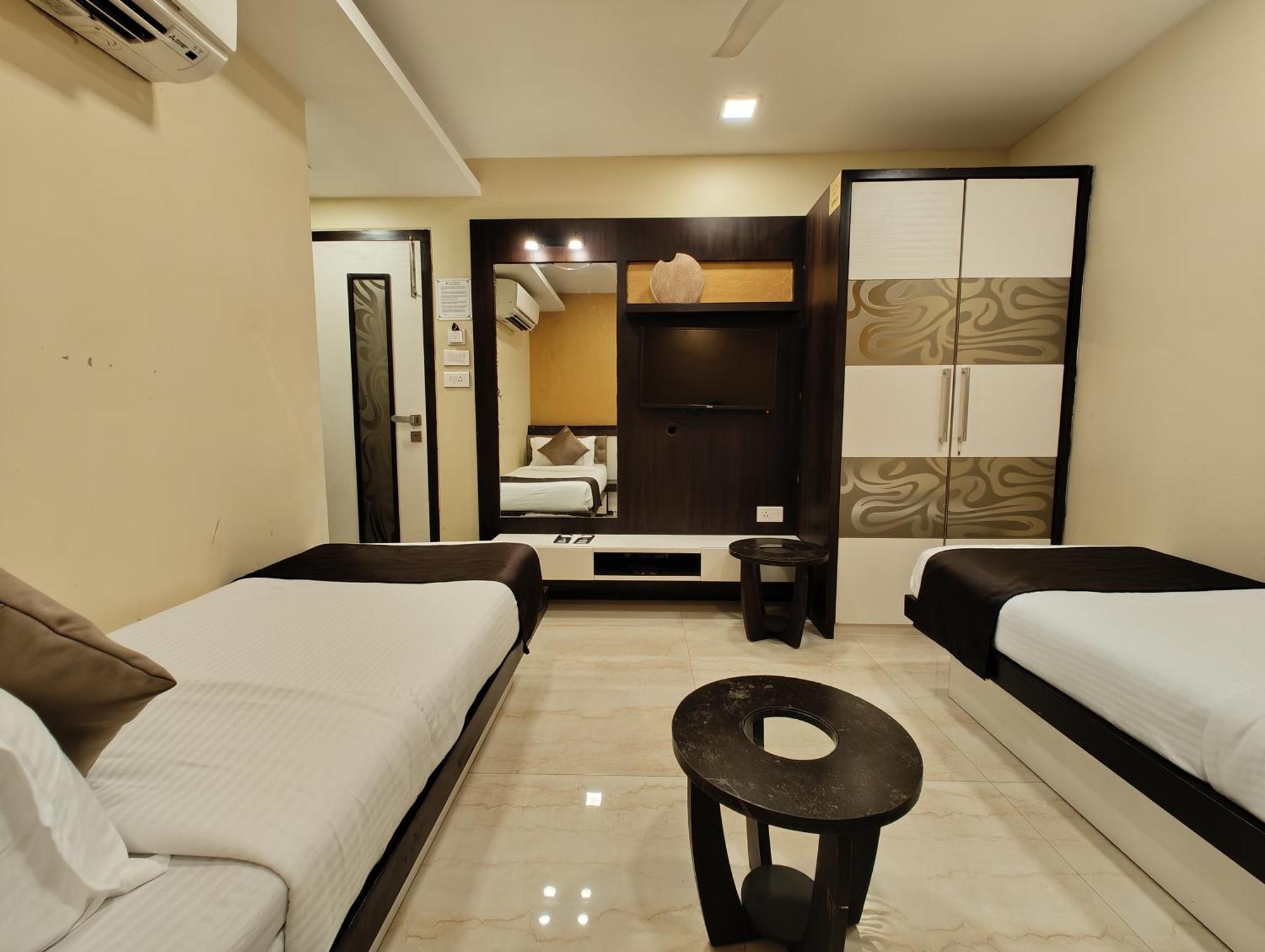 The Majlis Hotel - Colaba מומביי מראה חיצוני תמונה