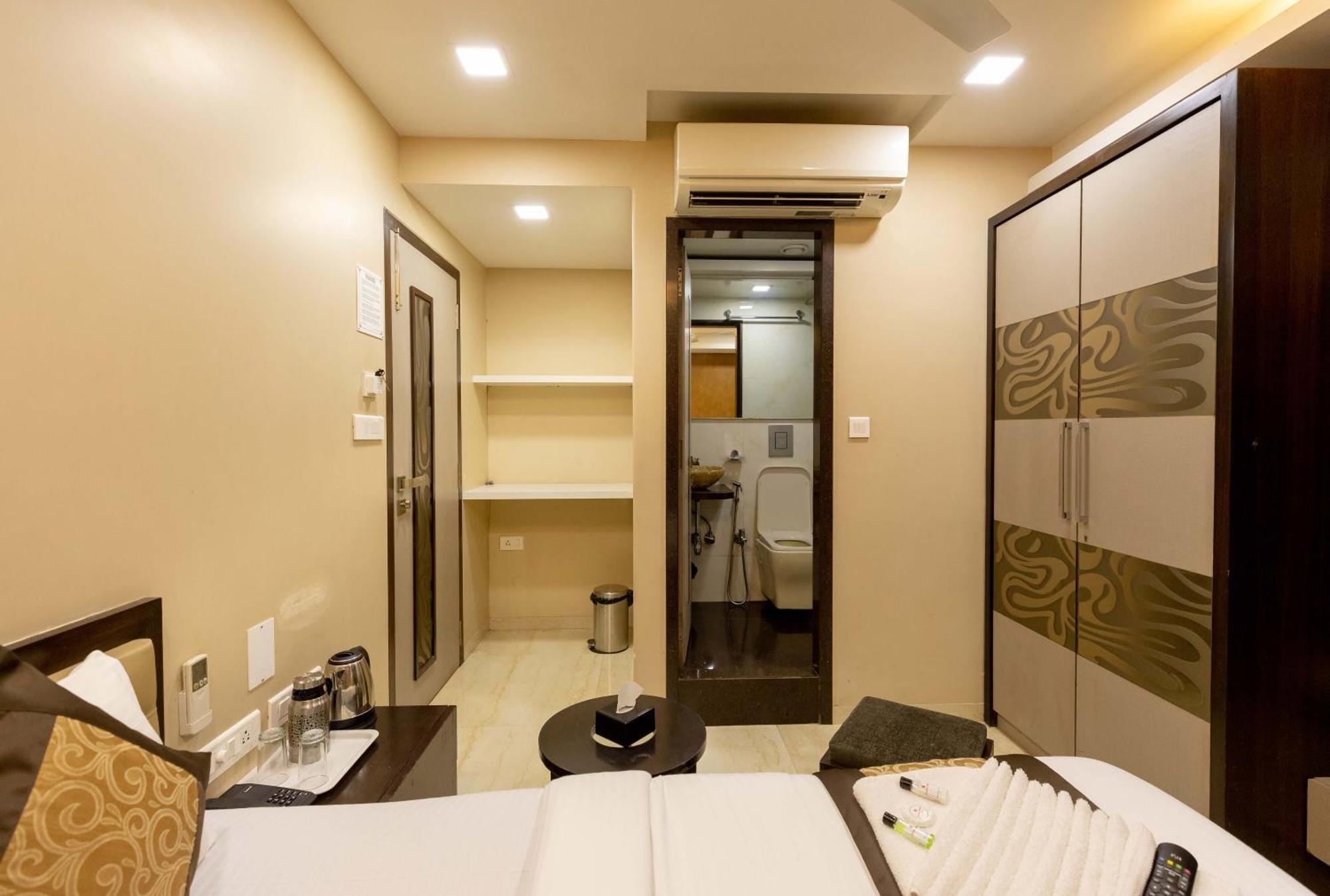 The Majlis Hotel - Colaba מומביי מראה חיצוני תמונה