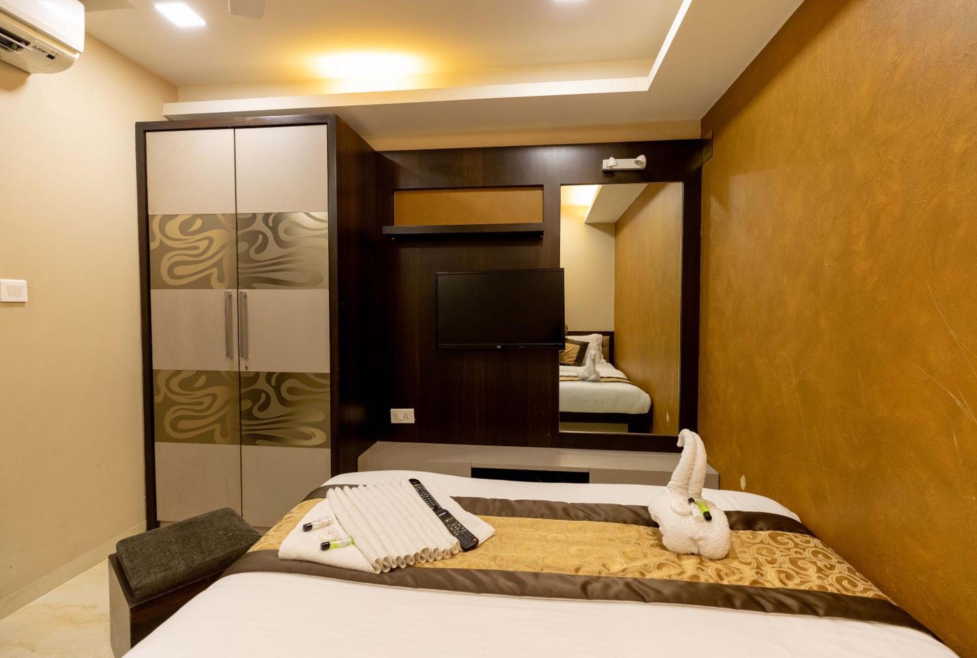 The Majlis Hotel - Colaba מומביי מראה חיצוני תמונה