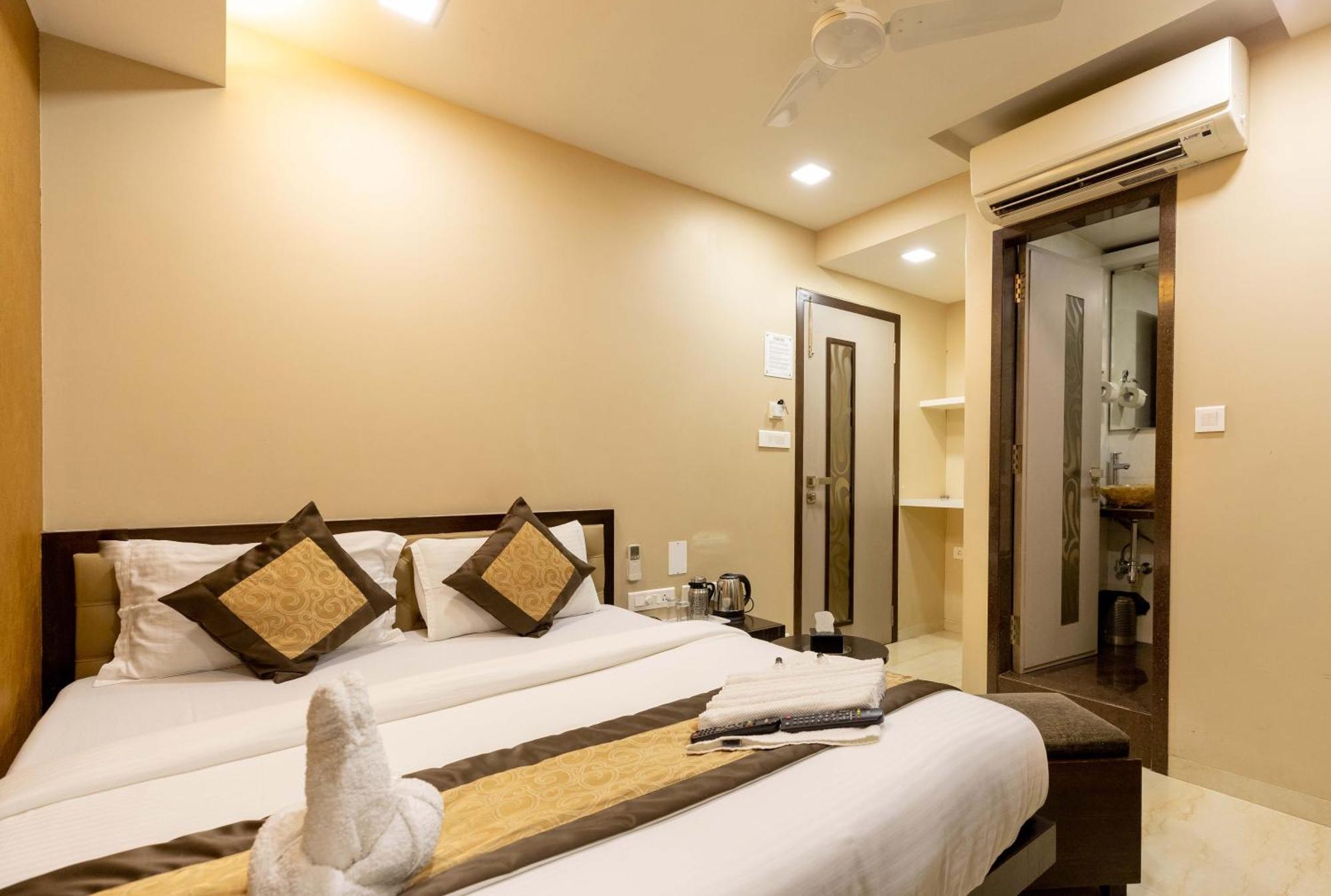 The Majlis Hotel - Colaba מומביי מראה חיצוני תמונה